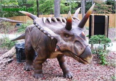 Forsögulegar risaeðlur með lífsstærð